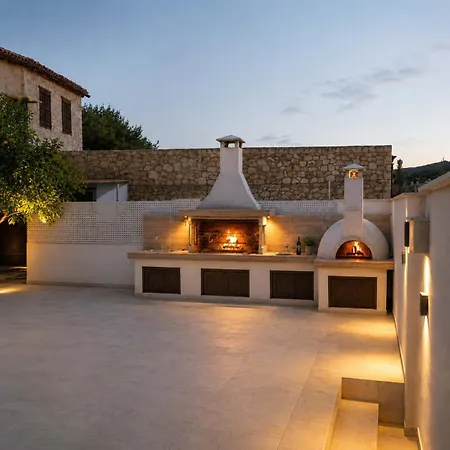Aithra Garden House - Modern Near Mycenae Appartamento Midea