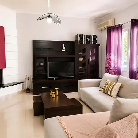 Aithra Garden House - Modern Near Mycenae Appartamento *