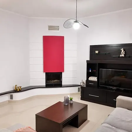 Aithra Garden House - Modern Near Mycenae Appartamento