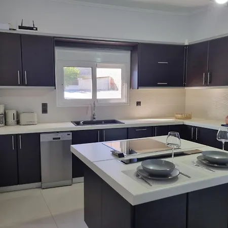 Aithra Garden House - Modern Near Mycenae Appartamento *
