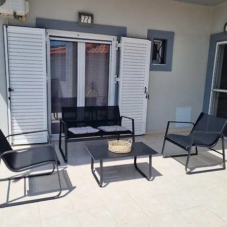 Aithra Garden House - Modern Near Mycenae Appartamento *
